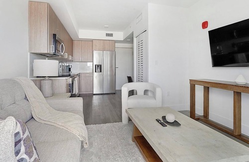 Hialeah Apartment | Landing | Chic 2BD, Gym