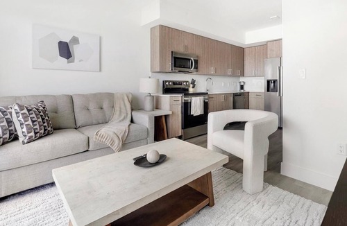 Hialeah Apartment | Landing | Chic 2BD, Gym