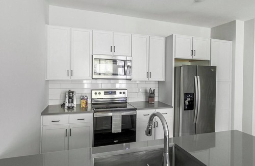 Madison Apartment | Landing | Incredible 1BD, Gym, Pool