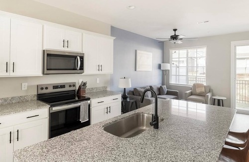Madison Apartment | Landing | Incredible 2BD, Courtyard, Gym