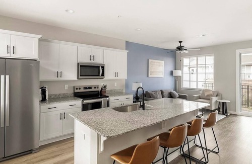 Madison Apartment | Landing | Incredible 2BD, Courtyard, Gym