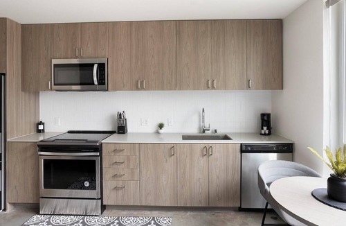 Mann Apartment | Landing | Incredible Studio, Gym, Rooftop Lounge