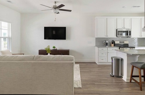 Port Wentworth Apartment | Landing | Modern 2BD, Clubhouse, Pool