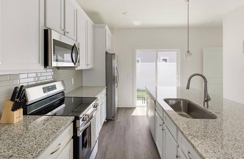 Port Wentworth Apartment | Landing | Modern 2BD, Clubhouse, Pool