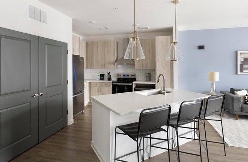 Madison Apartment | Landing | Modern 2BD, Gym, Clubhouse