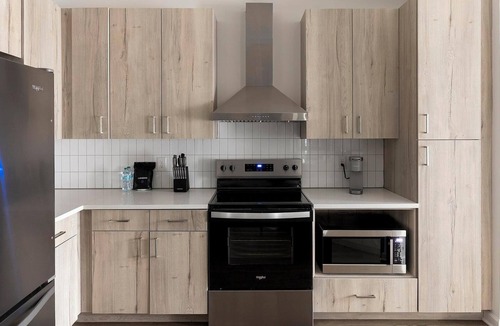 Madison Apartment | Landing | Modern 2BD, Gym, Clubhouse