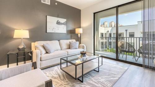 Fort Myers River District Apartment | Landing Modern Apartment with Amazing Amenities (ID7569X30)