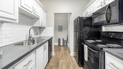 McDonough Apartment | Landing Modern Apartment with Amazing Amenities (ID6915X18)
