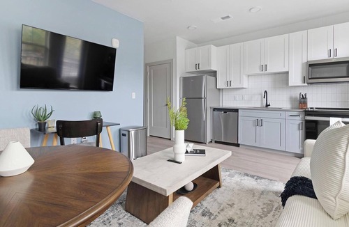 Springfield Apartment | Landing | Modern Studio, Pool, Game Room