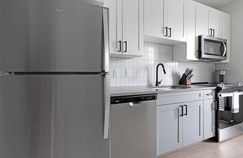 Springfield Apartment | Landing | Modern Studio, Pool, Game Room