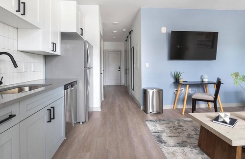 Springfield Apartment | Landing | Modern Studio, Gym, Pool