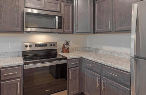 Lyman Apartment | Landing | Spectacular 1BD, Gym, Pool