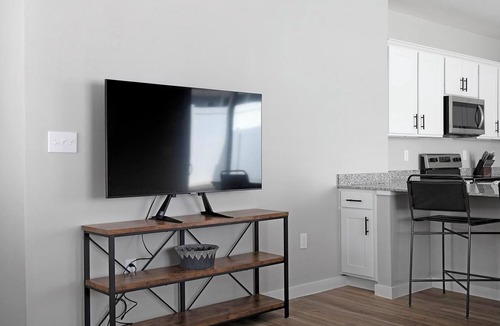 Madison Apartment | Landing | Spectacular 1BD, Courtyard, Gym