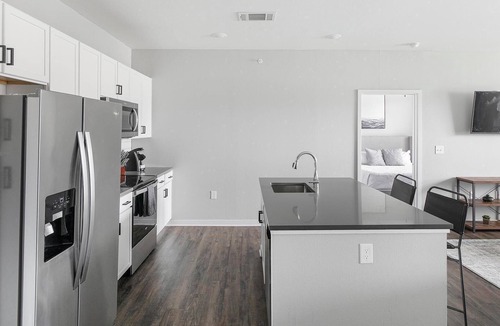 Madison Apartment | Landing | Spectacular 2BD, Pool, Gym