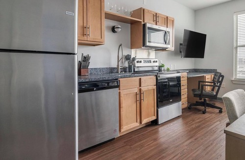 Five Points South Apartment | Landing | Spectacular Studio, Yoga Studio, Pool