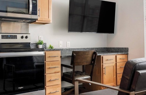 Five Points South Apartment | Landing | Spectacular Studio, Yoga Studio, Pool