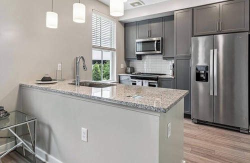 Hitch Village - Fred Wessels Homes Apartment | Landing | Stunning 1BD, Courtyard, Gym
