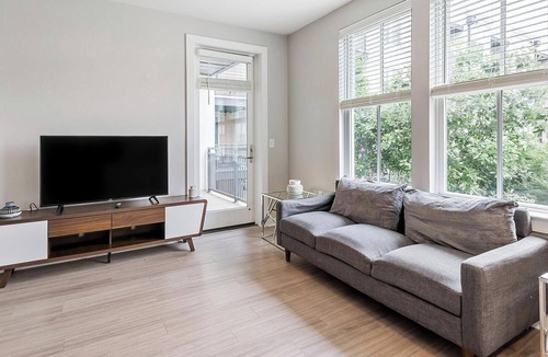 Hitch Village - Fred Wessels Homes Apartment | Landing | Stunning 1BD, Courtyard, Gym