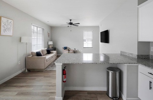 Madison Apartment | Landing | Stunning 1BD, Gym, Courtyard