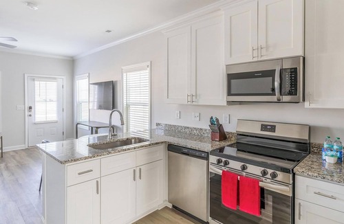 Huntsville Apartment | Landing | Stunning 1BD, Courtyard, Pool