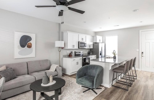 Madison Apartment | Landing | Stunning 2BD, Courtyard, Pool