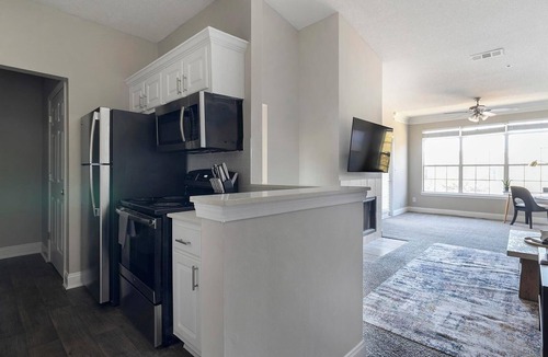 McDonough Apartment | Landing | Stunning 2BD, Yoga Studio, Tennis Court
