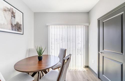 Northwest Pensacola Apartment | Landing Stunning 3BD Pool Game Room