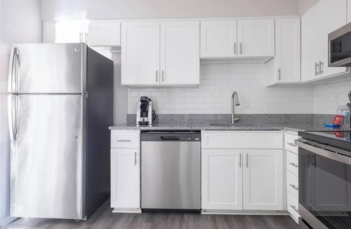 Homewood Apartment | Landing | Stunning 2BD, Gym, Clubhouse