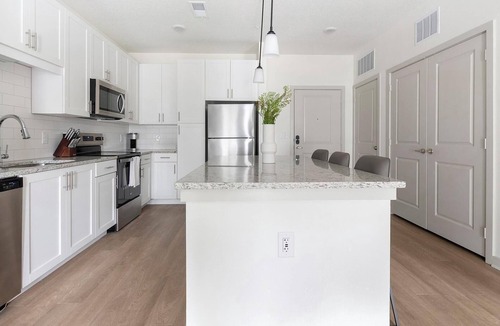 Jacksonville Apartment | Landing | Stylish 1BD, Clubhouse, Gym