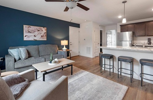 Lyman Apartment | Landing | Stylish 1BD, Pool, Gym