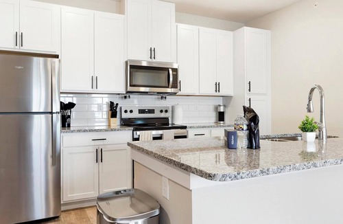 Beaufort Apartment | Landing | Stylish 1BD, Gym