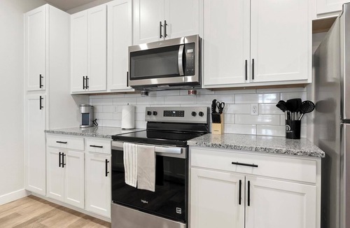Beaufort Apartment | Landing | Stylish 1BD, Gym