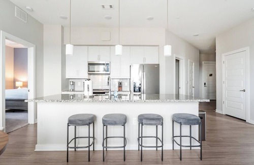 Hitch Village - Fred Wessels Homes Apartment | Landing | Stylish 2BD, Pool, Gym