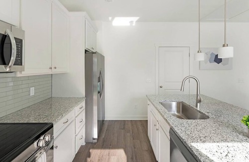 Port Wentworth Apartment | Landing | Stylish 1BD, Gym, Pool