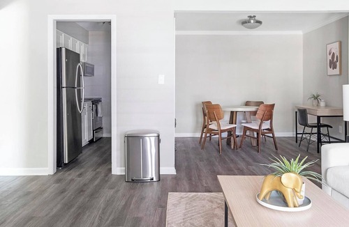Homewood Apartment | Landing | Stylish 1BD, Pool, Gym