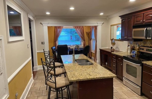 Athens House | Large 3 bedroom - Back deck - Pet Friendly