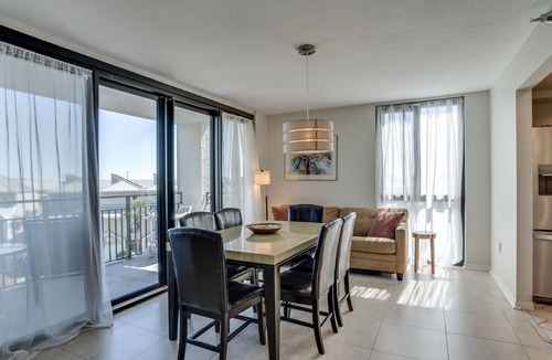 Destin Condo | Large 3BD 2BA Walk to the Beach!