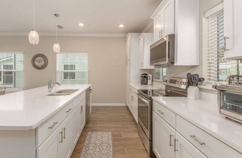 Ono Island House | Large Balcony w/Gulf Views in Lost Key | Private Beach Club | Pools | Hot Tub | Free Golf | Dogs OK