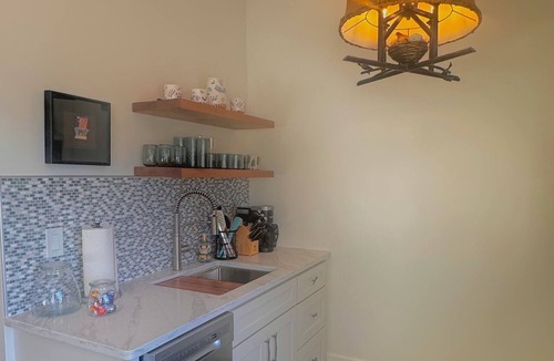 Greenland Apartment | Large, beautiful studio on bucolic Great Bay, 4mi to charming vibrant Portsmouth