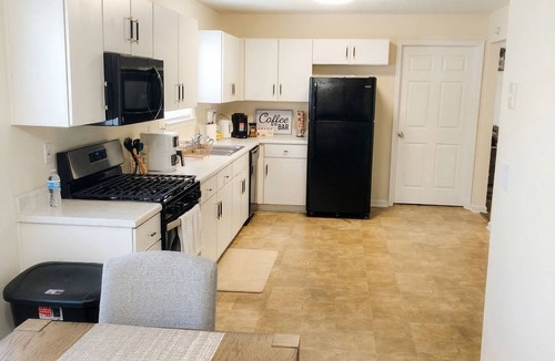 Decatur House | Large Cozy 4-bedroom bungalow in peaceful Decatur minutes from ATL Attractions