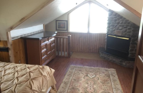Centennial Cabin | Large cozy modern cabin