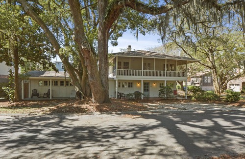 King City House | Large Family Friendly Beach House in Village with the perfect private pool!