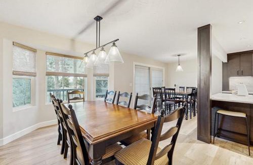 Cottonwood Heights House | Large & Luxurious Home with Private Hot Tub and Fireplace