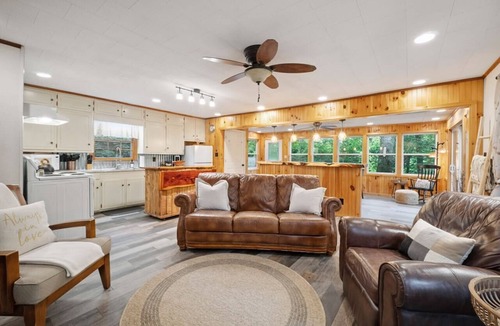 Newland Cottage | Laurel Thicket Cottage nestled in the north edge of Linville Gorge