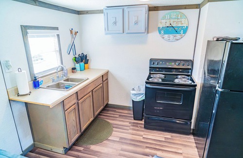 Dandridge Cabin | Life on the Docks Cozy 1 Bedroom cabin on Douglas Lake!