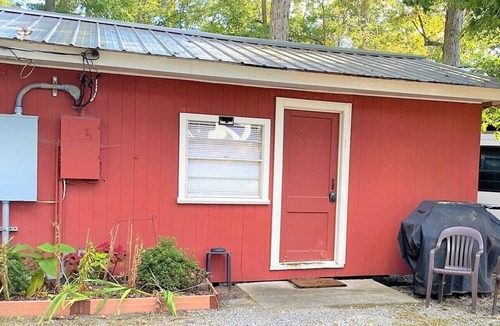 Dandridge Cabin | Life on the Docks Cozy 1 Bedroom cabin on Douglas Lake!