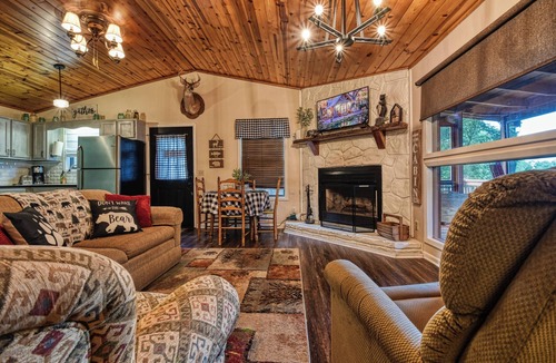 Cosby Cabin | Lightning Bug Lodge - Cozy Mountain Cabin, Peaceful/Quiet Area, Hot tub!
