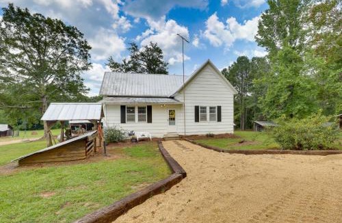 Lineville House | Lineville Homestead Retreat! Farmhouse & Cottage
