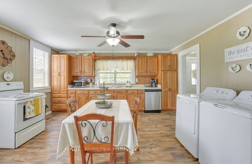 Lineville House | Lineville Homestead Retreat! Farmhouse & Cottage