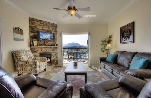 Pigeon Forge Condo | Lisa's Mountain Blessing w/Hot Tub, Pools, Balcony, Arcade & Hammock ADA Acc